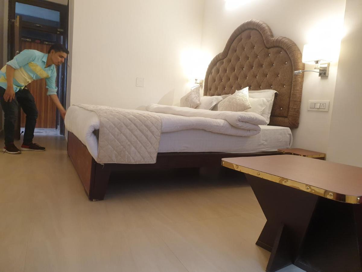 The Neeraj Palace Rishīkesh Εξωτερικό φωτογραφία